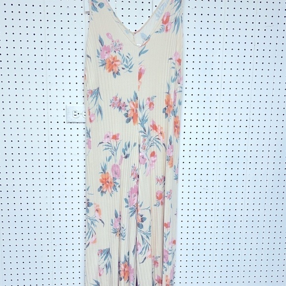 - NWT Gilly Hicks Wide Leg Floral Romper - Picture 3 of 8
